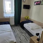 Eldom-noclegi, Kolejowa 15 Apartahotel 4*