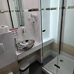 Eldom-noclegi, Kolejowa 15 Aparthotel 4*