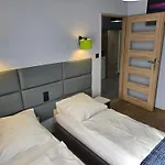 Eldom-noclegi, Kolejowa 15 公寓式酒店