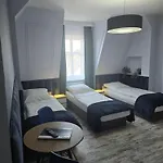 Eldom-noclegi, Kolejowa 15 Aparthotel 4*
