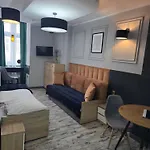 Eldom-noclegi, Kolejowa 15 公寓式酒店