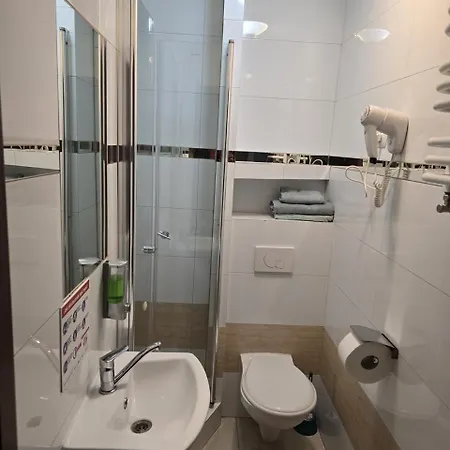 Aparthotel Eldom-noclegi, Kolejowa 15