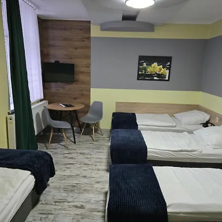Eldom-noclegi, Kolejowa 15 Aparthotel