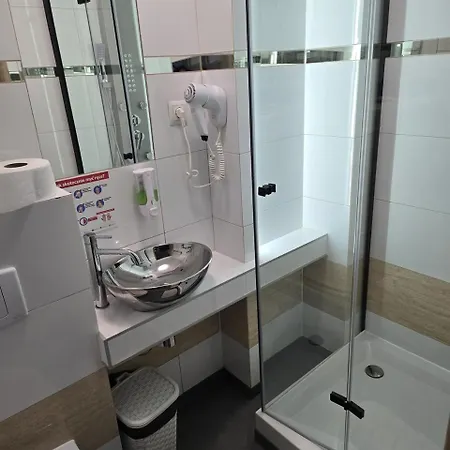 Eldom-noclegi, Kolejowa 15 Aparthotel 4*