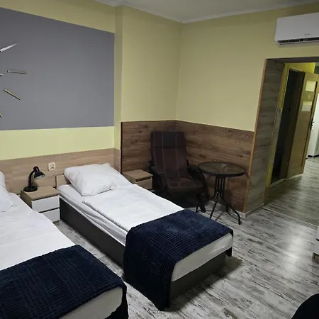 Aparthotel Eldom-noclegi, Kolejowa 15 *