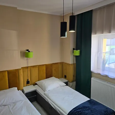 Apart-hotel Eldom-noclegi, Kolejowa 15 4*