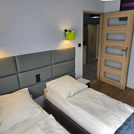 Eldom-noclegi, Kolejowa 15 Aparthotel