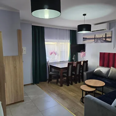 Eldom-noclegi, Kolejowa 15 公寓式酒店 4*