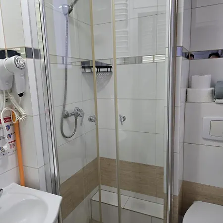 Eldom-noclegi, Kolejowa 15 Apart-hotel 4*