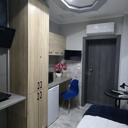 Aparthotel Eldom-noclegi, Kolejowa 15 *