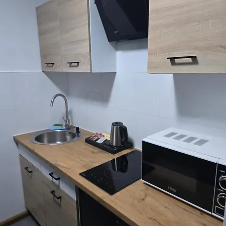 Aparthotel Eldom-noclegi, Kolejowa 15 *