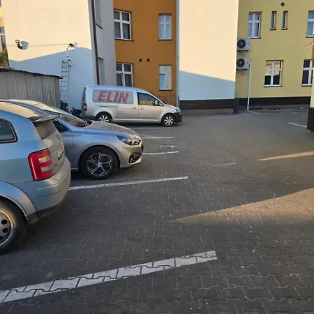 Aparthotel Eldom-noclegi, Kolejowa 15 *