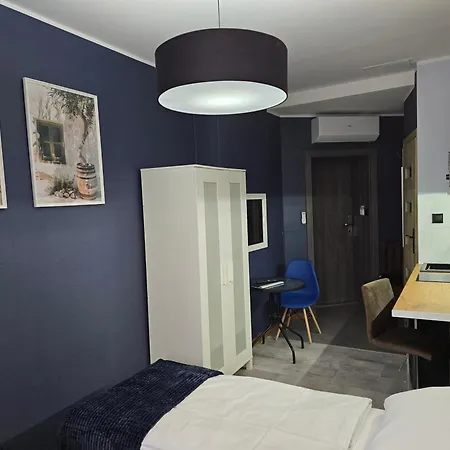 Eldom-noclegi, Kolejowa 15 4*