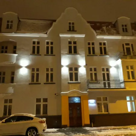 Eldom-noclegi, Kolejowa 15 Aparthotel