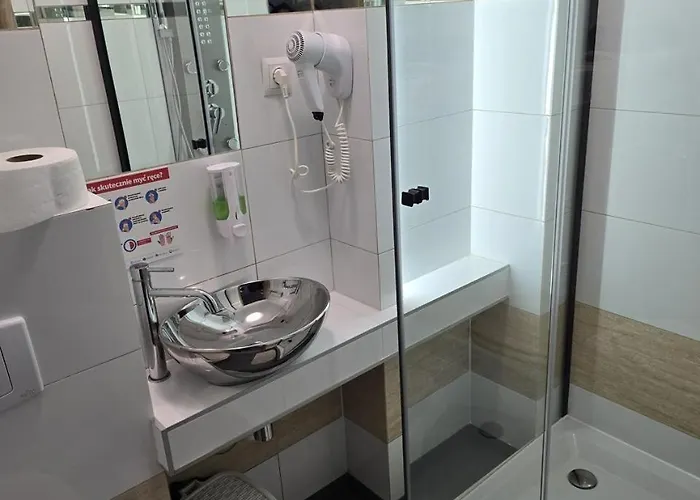 Eldom-noclegi, Kolejowa 15 Aparthotel 4*