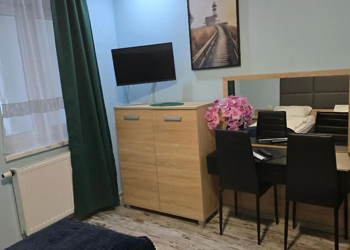 Eldom-noclegi, Kolejowa 15 Aparthotel