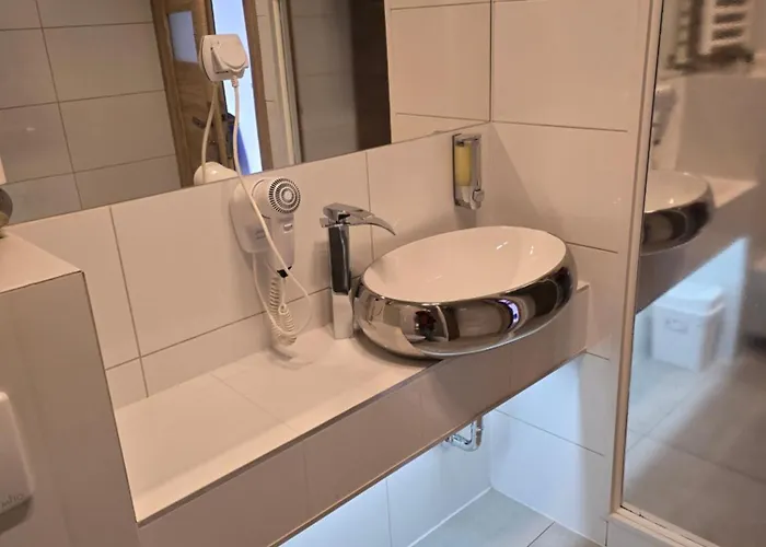 Eldom-noclegi, Kolejowa 15 4* Wagrowiec