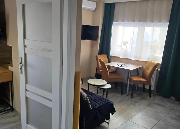 Eldom-noclegi, Kolejowa 15 Aparthotel