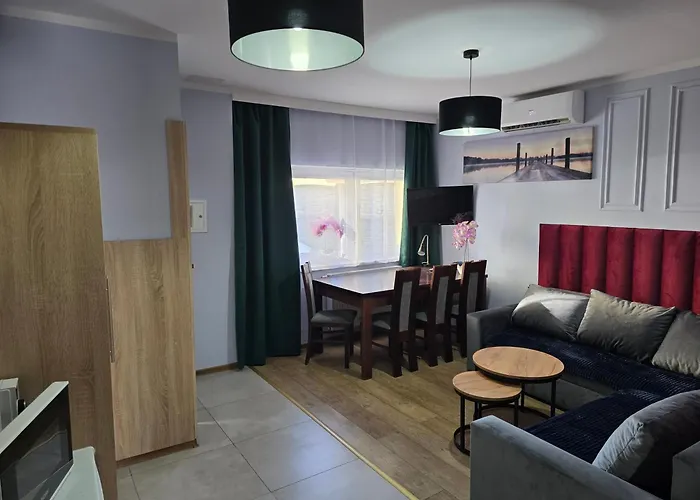 Eldom-noclegi, Kolejowa 15 Aparthotel 4*