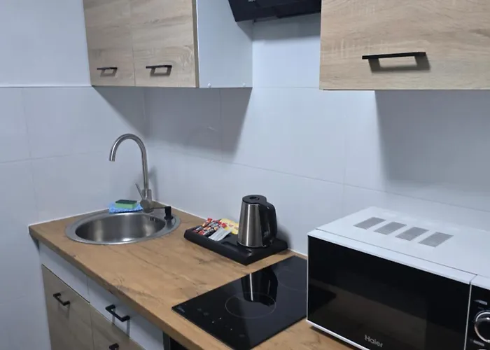 Aparthotel Eldom-noclegi, Kolejowa 15 4*