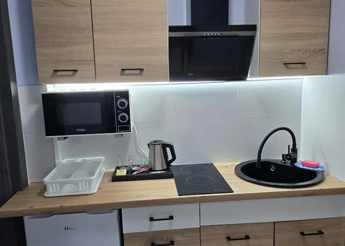 Aparthotel Eldom-noclegi, Kolejowa 15 4*