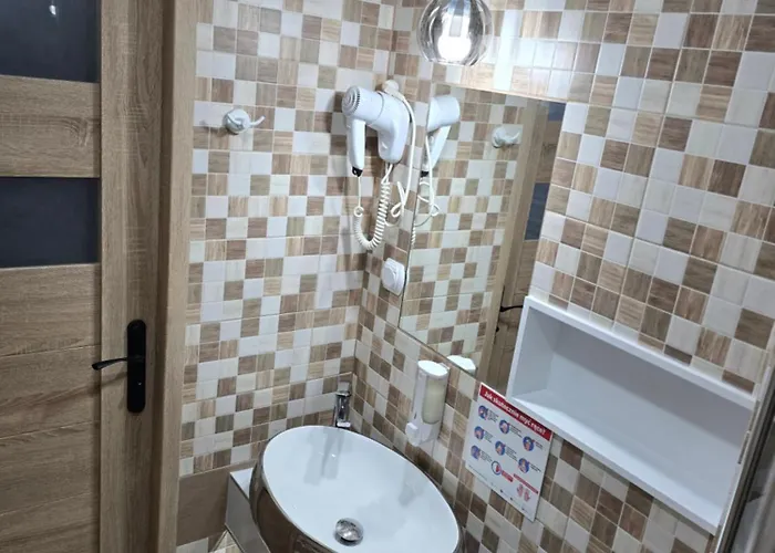 Eldom-noclegi, Kolejowa 15 公寓式酒店